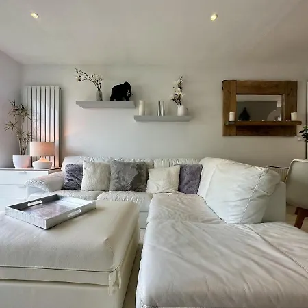 Fantastic 2-Bed House With Parking - Hosted By Hutch Lifestyle Villa Leamington Spa Exterior photo