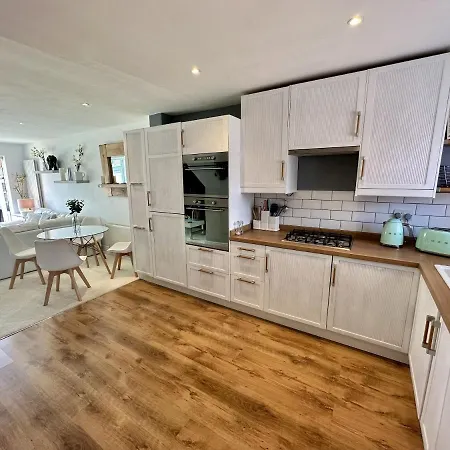 Fantastic 2-Bed House With Parking - Hosted By Hutch Lifestyle Villa Leamington Spa Exterior photo