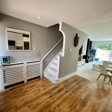 Fantastic 2-Bed House With Parking - Hosted By Hutch Lifestyle Villa Leamington Spa Exterior photo