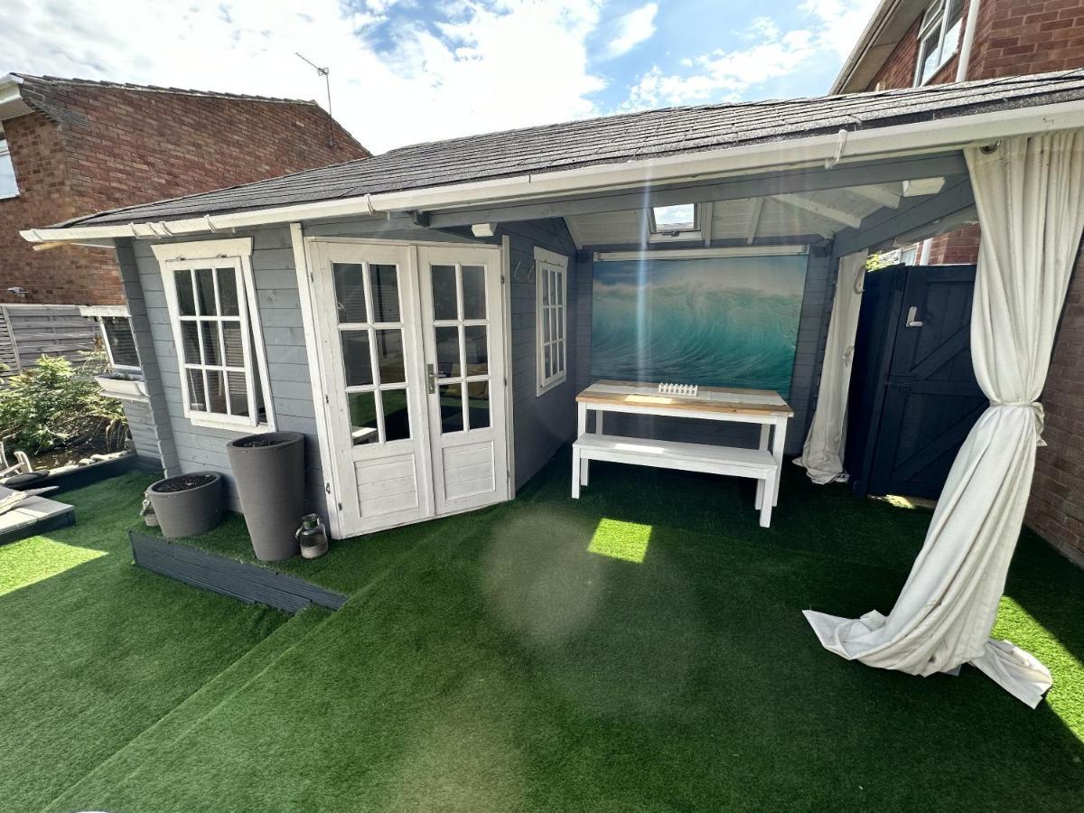 Fantastic 2-bed House With Parking - Hosted By Hutch Lifestyle Leamington Spa