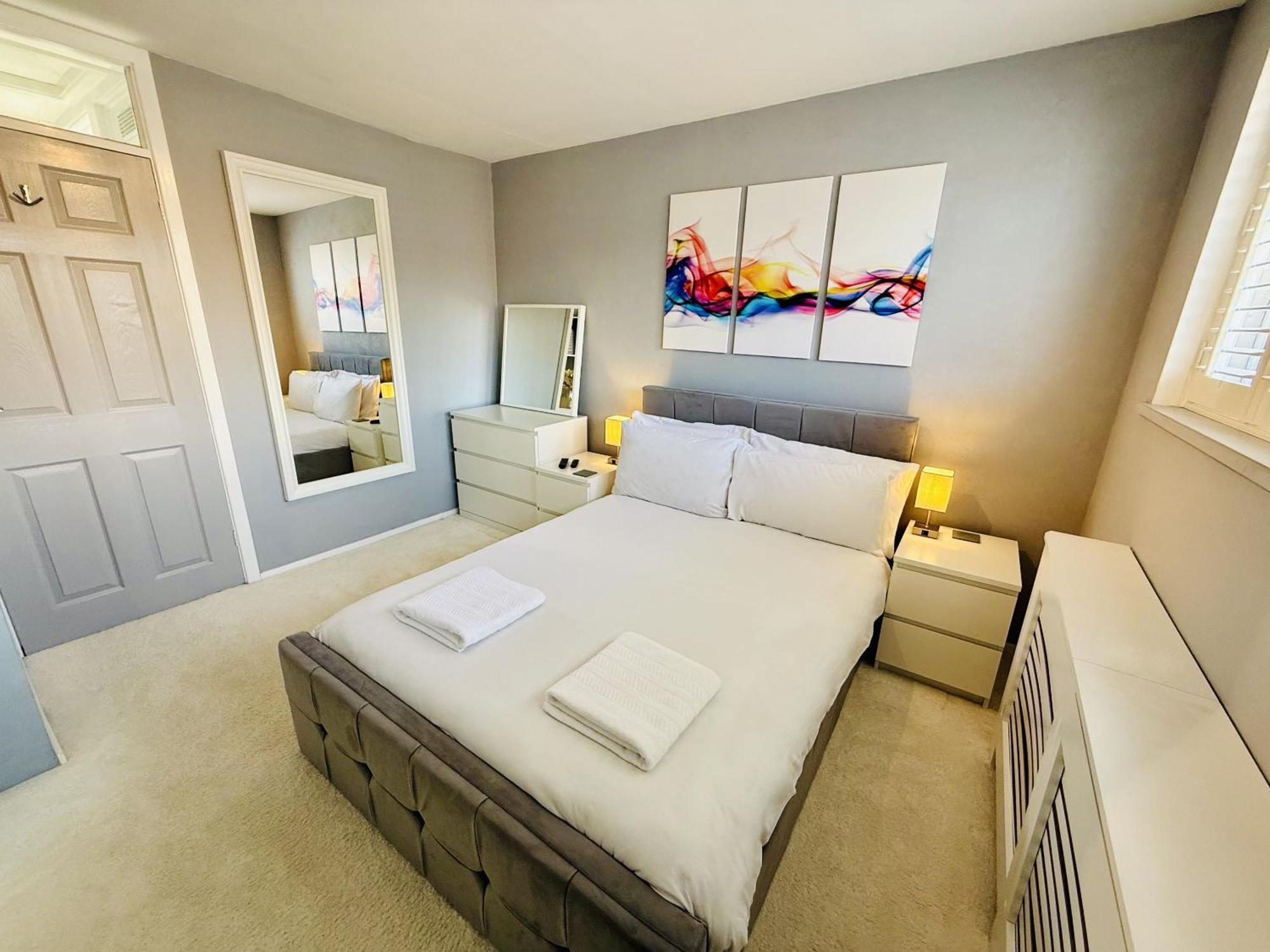 Fantastic 2-bed House With Parking - Hosted By Hutch Lifestyle Сasa de vacaciones Leamington Spa