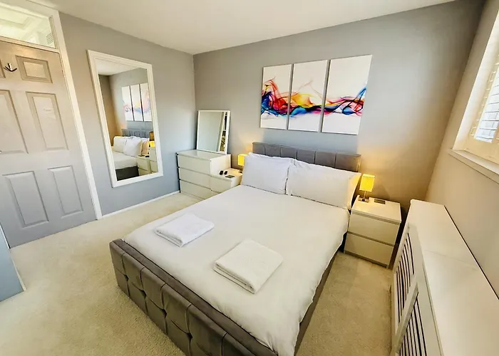 Fantastic 2-Bed House With Parking - Hosted By Hutch Lifestyle