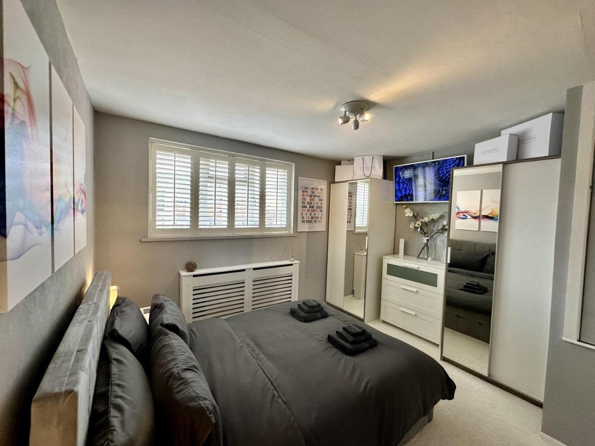 Holiday home Fantastic 2-bed House With Parking - Hosted By Hutch Lifestyle *