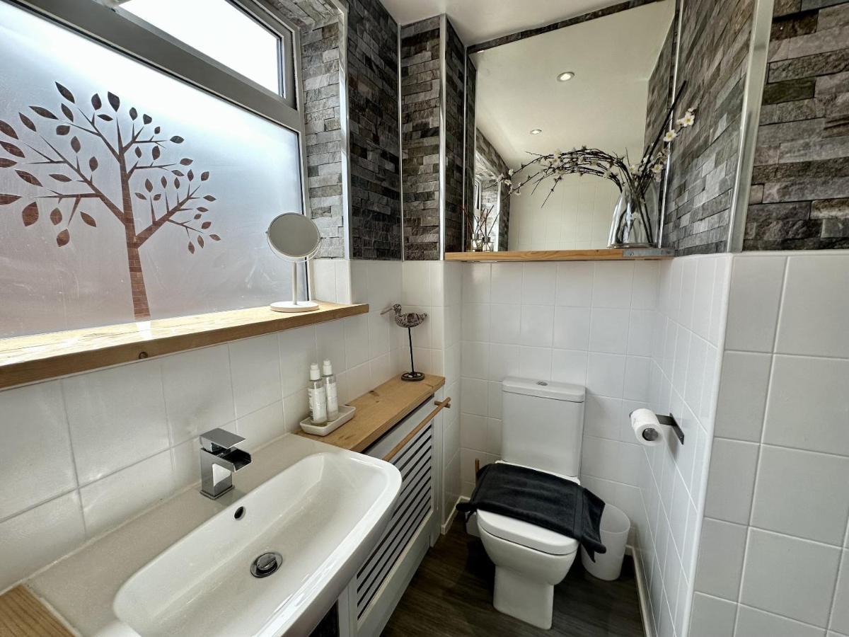 Holiday home Fantastic 2-bed House With Parking - Hosted By Hutch Lifestyle Leamington Spa