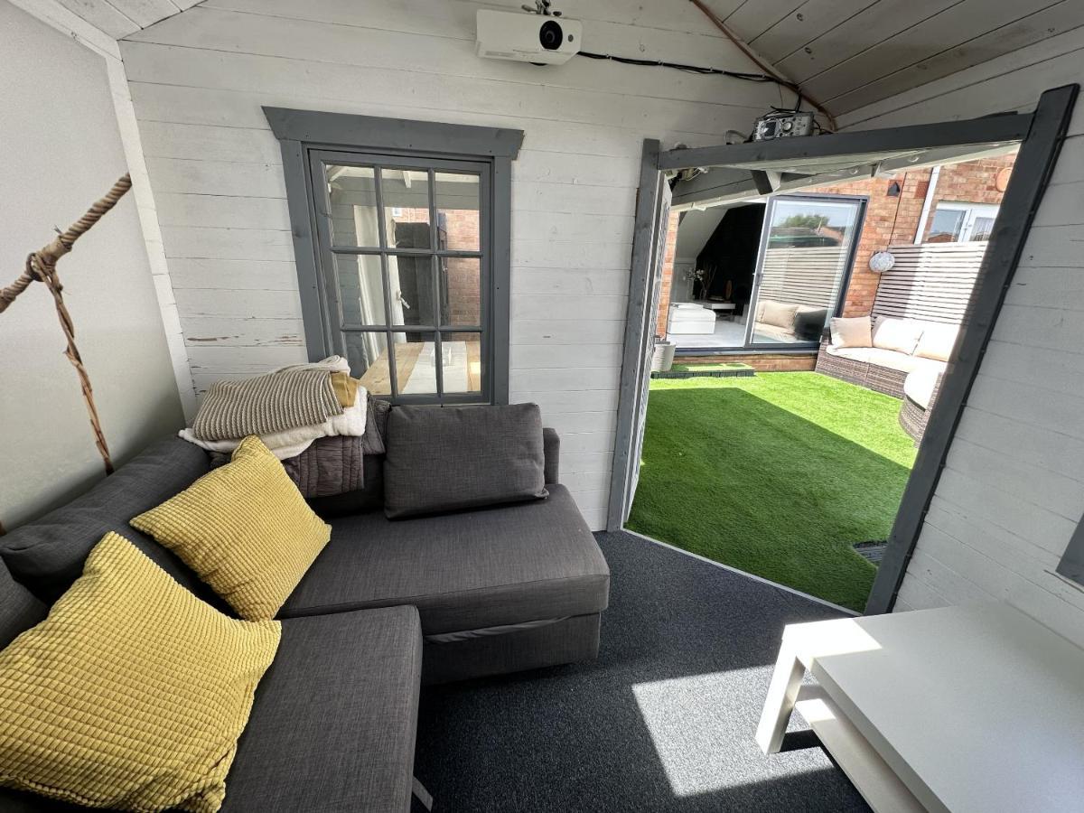 Holiday home Fantastic 2-bed House With Parking - Hosted By Hutch Lifestyle