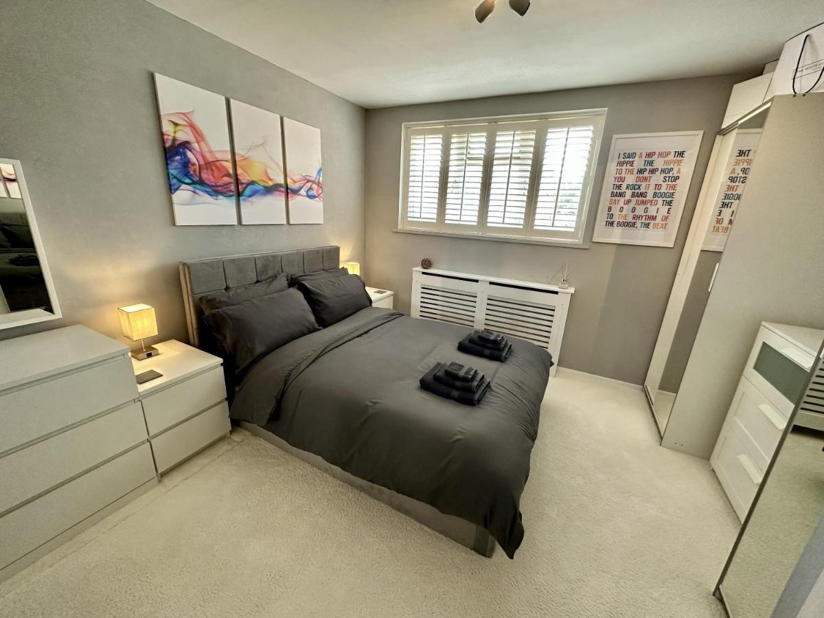 Holiday home Fantastic 2-bed House With Parking - Hosted By Hutch Lifestyle *