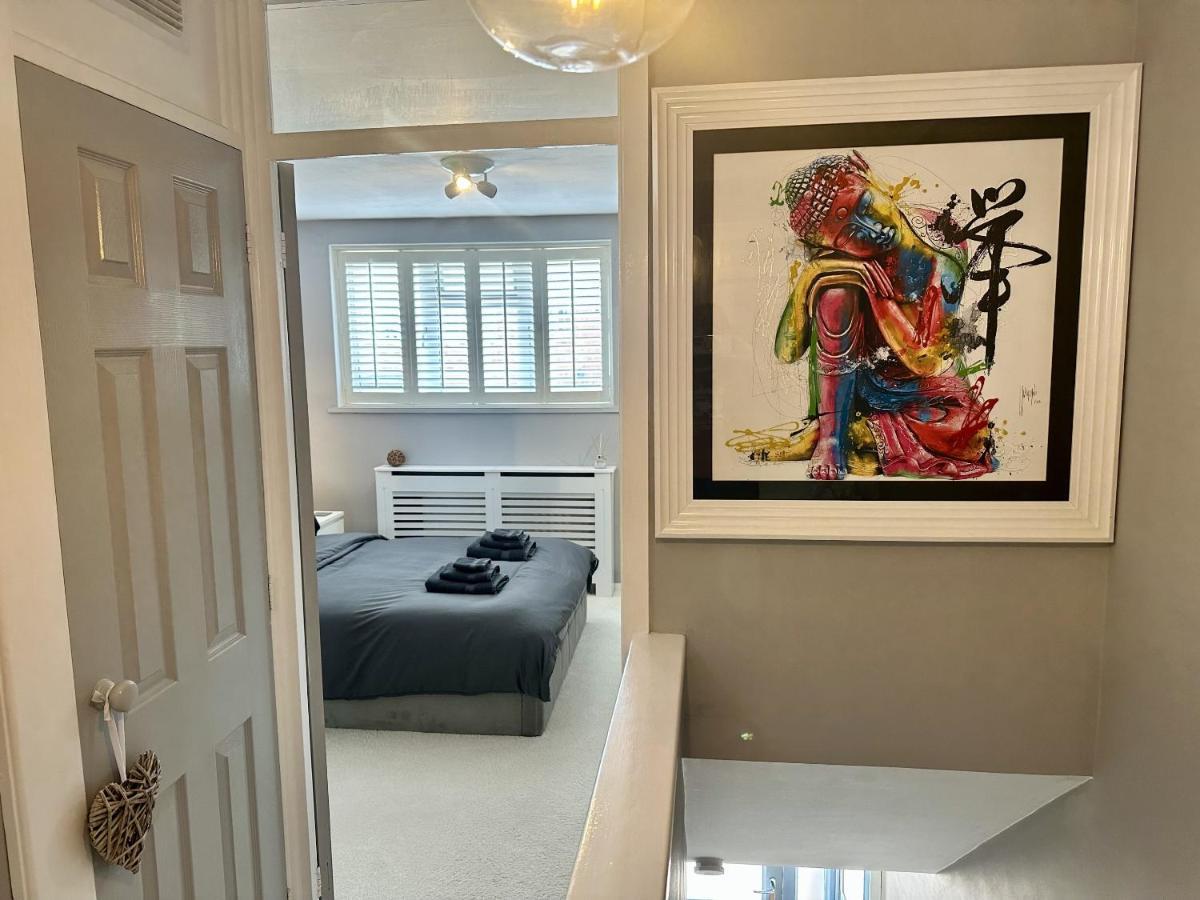 Fantastic 2-bed House With Parking - Hosted By Hutch Lifestyle