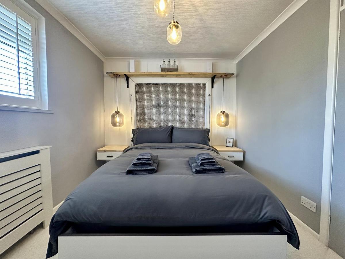 Fantastic 2-bed House With Parking - Hosted By Hutch Lifestyle Holiday home Leamington Spa