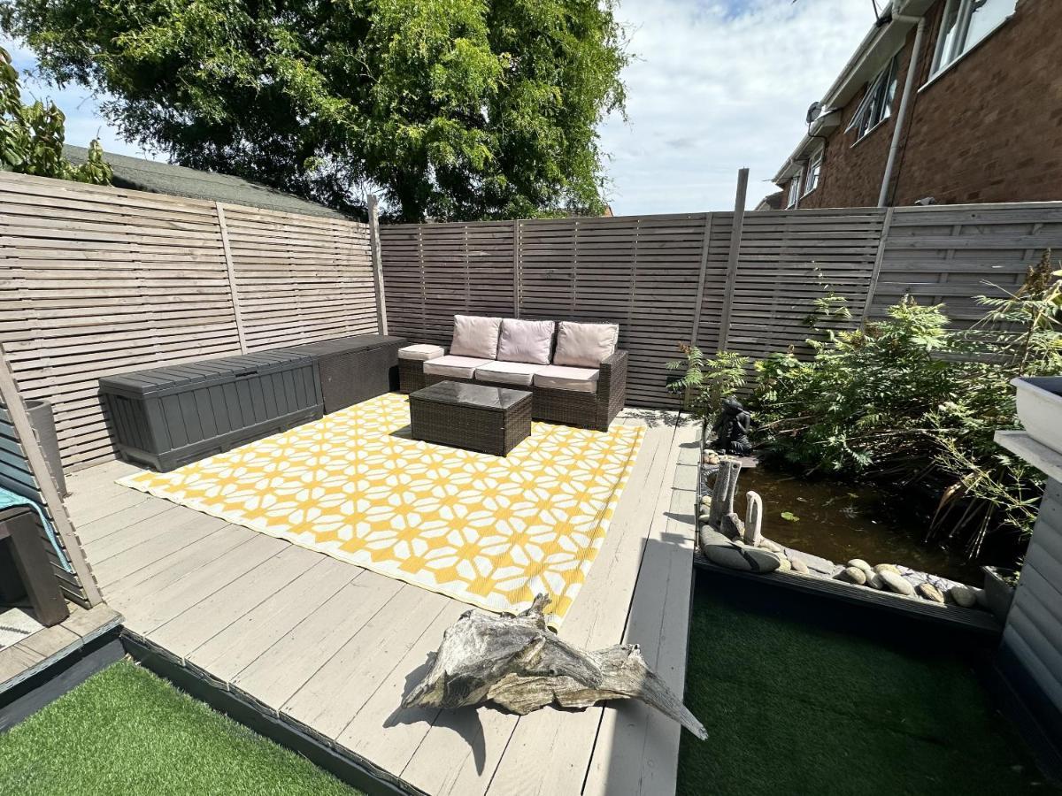 Fantastic 2-bed House With Parking - Hosted By Hutch Lifestyle Holiday home Leamington Spa
