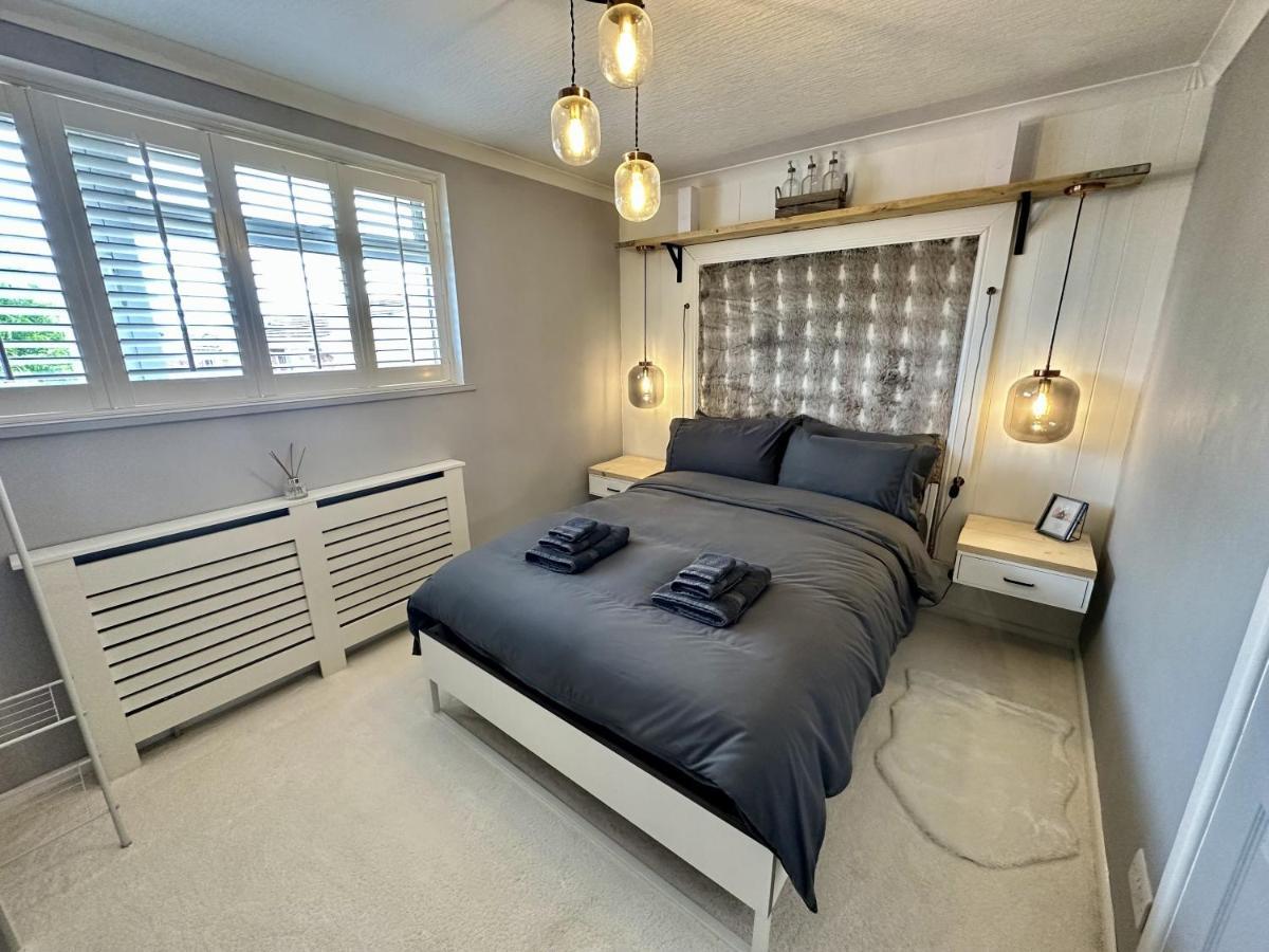 Fantastic 2-bed House With Parking - Hosted By Hutch Lifestyle Leamington Spa