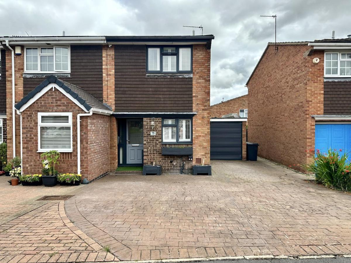 Holiday home Fantastic 2-bed House With Parking - Hosted By Hutch Lifestyle Leamington Spa