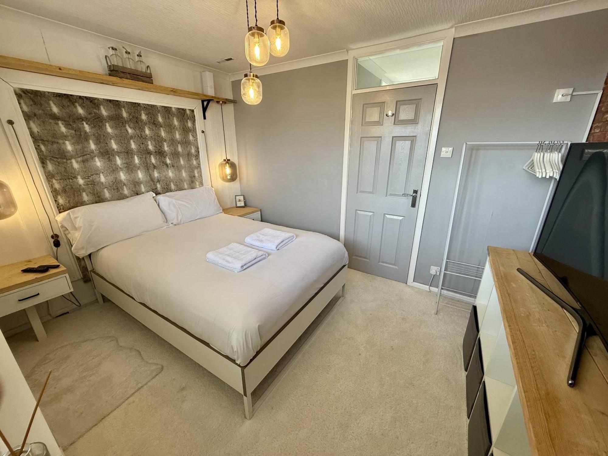 Holiday home Fantastic 2-bed House With Parking - Hosted By Hutch Lifestyle Leamington Spa