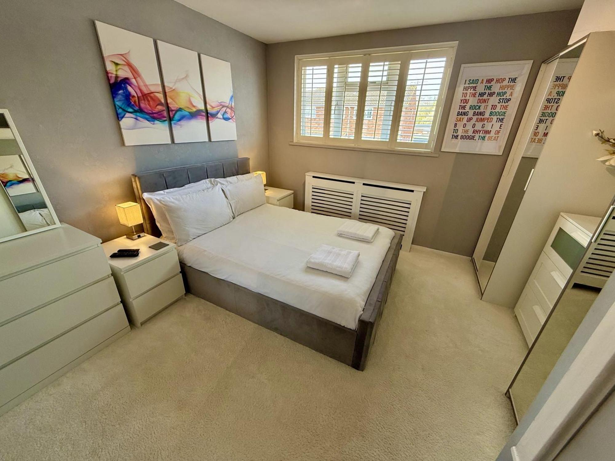 Fantastic 2-bed House With Parking - Hosted By Hutch Lifestyle