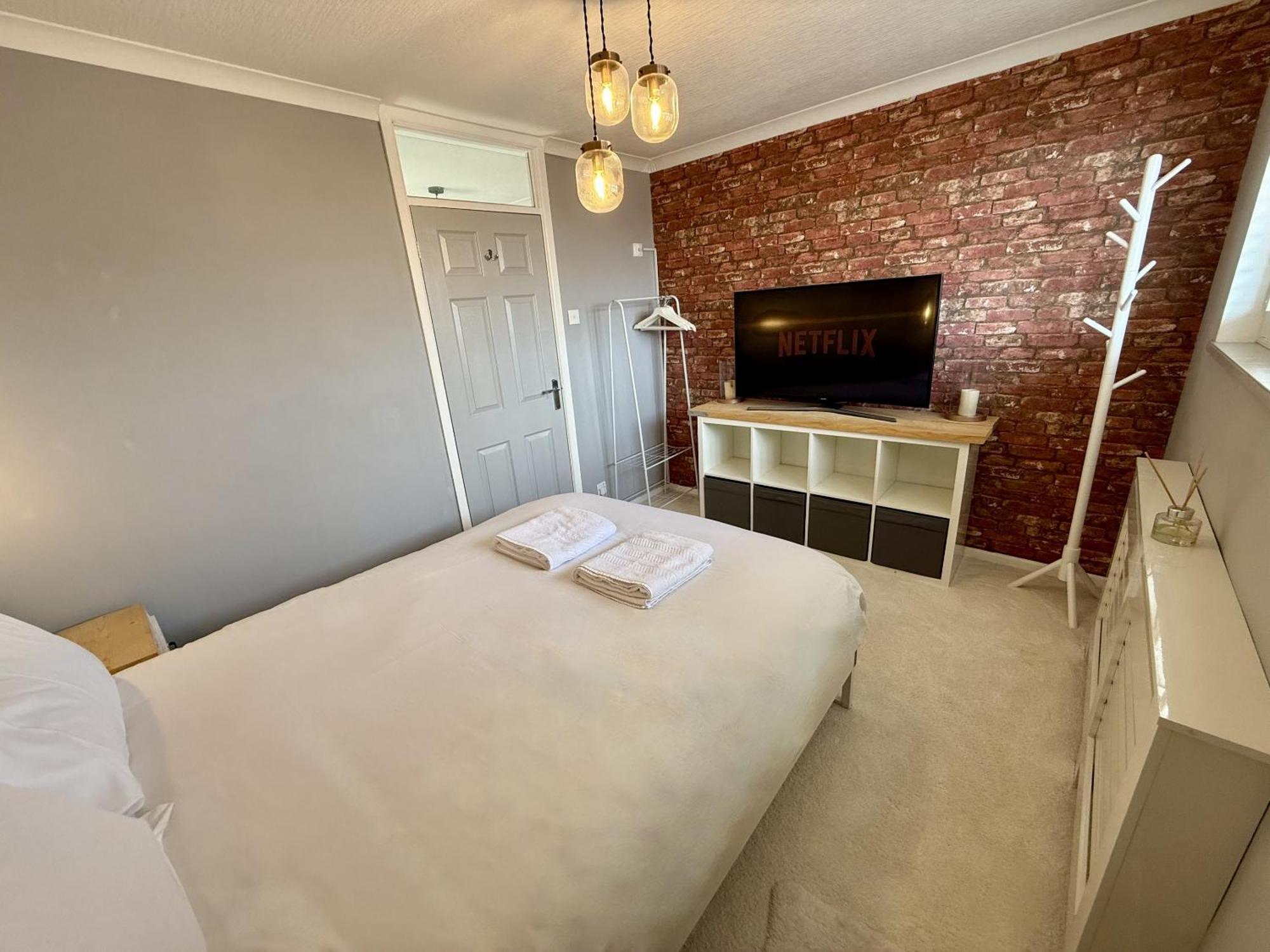 Holiday home Fantastic 2-bed House With Parking - Hosted By Hutch Lifestyle